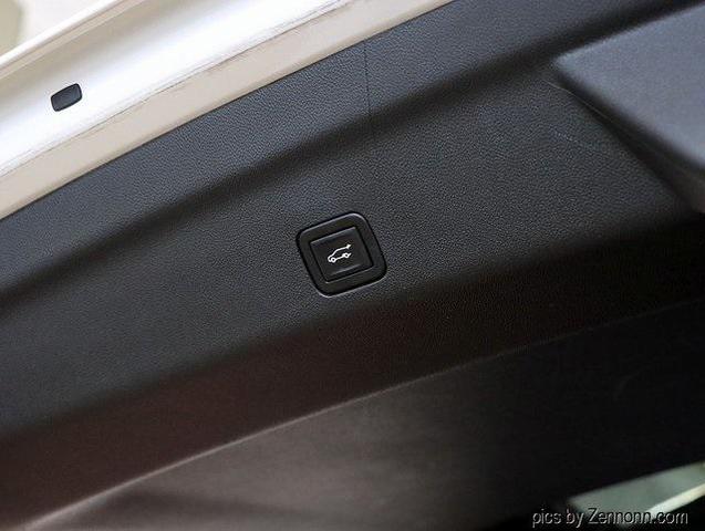 Photo of 2022 White Frost Tricoat GMC Yukon XL