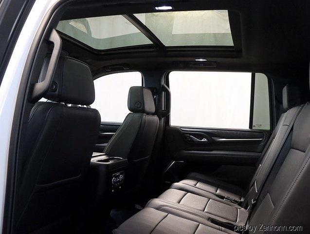 Photo of 2022 White Frost Tricoat GMC Yukon XL
