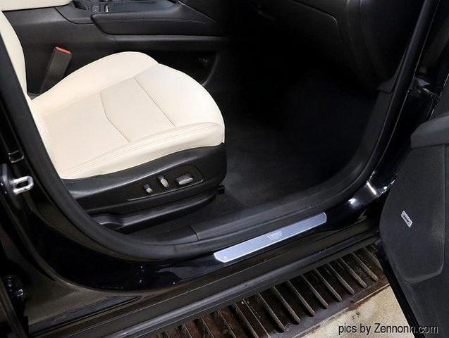 Photo of 2022 Stellar Black Metallic Cadillac XT6