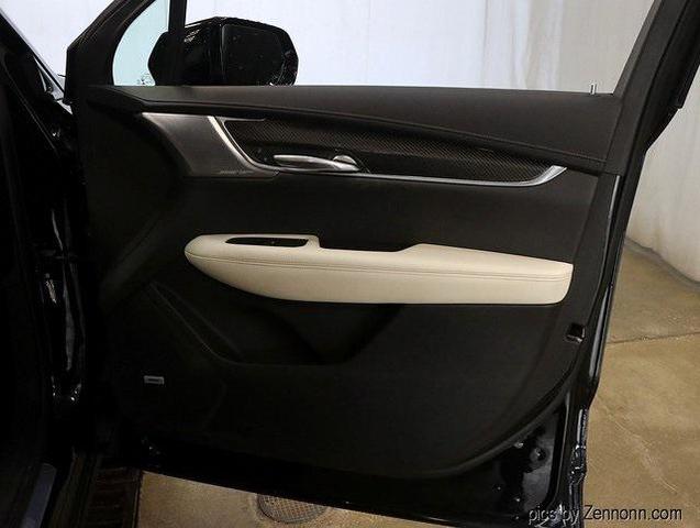 Photo of 2022 Stellar Black Metallic Cadillac XT6