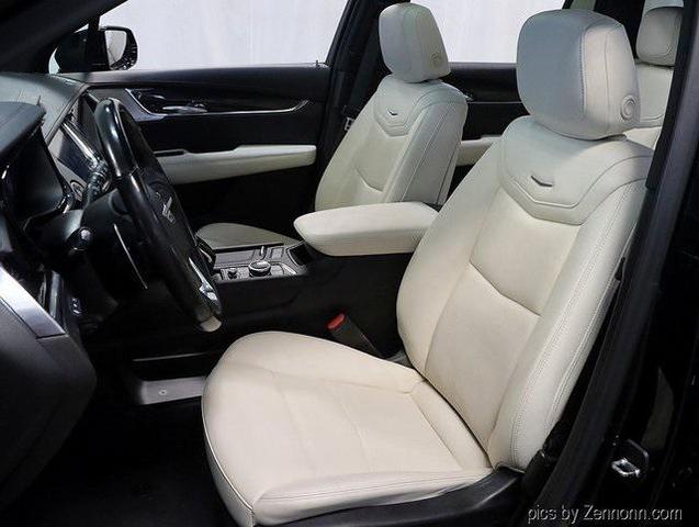 Photo of 2022 Stellar Black Metallic Cadillac XT6