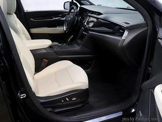 Photo of 2022 Stellar Black Metallic Cadillac XT6