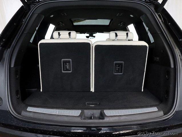 Photo of 2022 Stellar Black Metallic Cadillac XT6