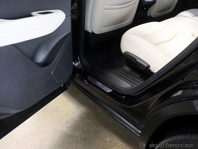 Photo of 2022 Stellar Black Metallic Cadillac XT6