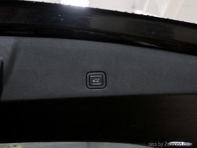 Photo of 2022 Stellar Black Metallic Cadillac XT6