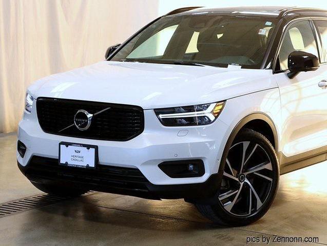 Photo of 2021 Crystal White Metallic Volvo XC40