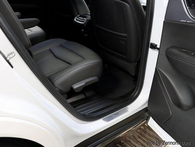 Photo of 2022 Crystal White Tricoat Cadillac XT6