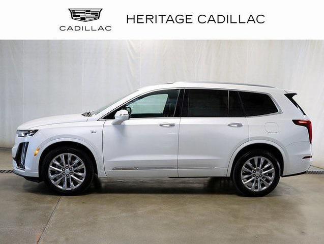 Photo of 2022 Crystal White Tricoat Cadillac XT6