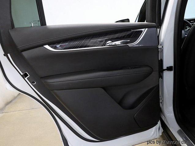 Photo of 2022 Crystal White Tricoat Cadillac XT6
