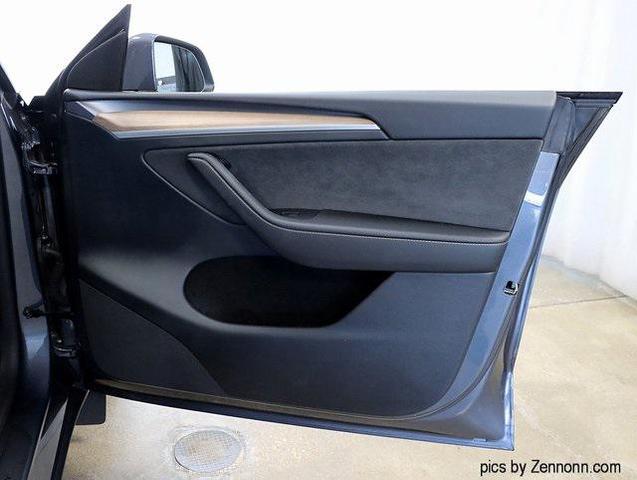 Photo of 2023 Gray Tesla Model Y