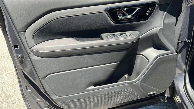 Photo of 2025 Magnetite Gray Metallic Subaru Forester