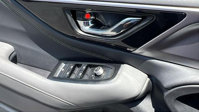 Photo of 2025 Ice Silver Metallic Subaru Outback