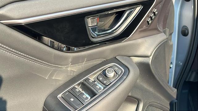 Photo of 2025 Ice Silver Metallic Subaru Outback