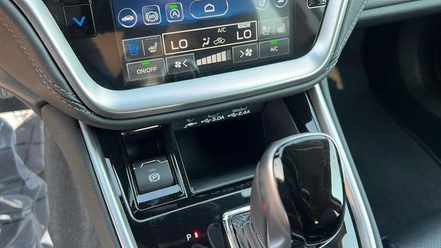 Photo of 2025 Ice Silver Metallic Subaru Outback