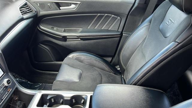 Photo of 2022 Carbonized Gray Metallic Ford Edge