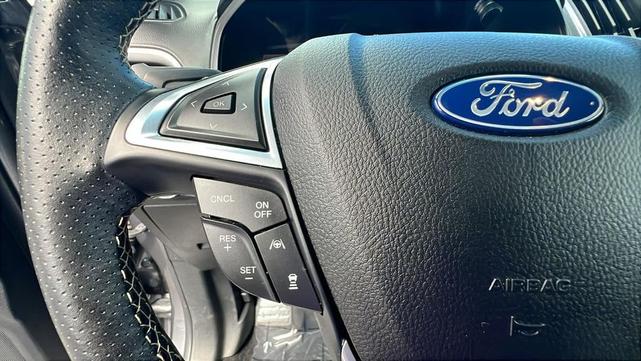 Photo of 2022 Carbonized Gray Metallic Ford Edge
