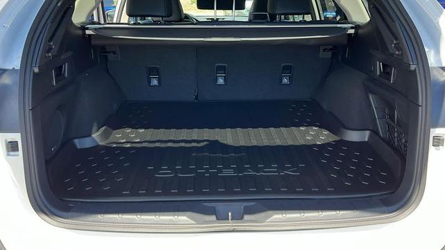 Photo of 2025 Crystal White Pearl Subaru Outback