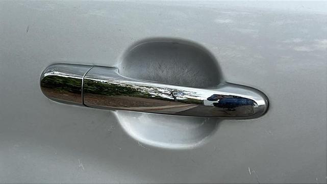 Photo of 2012 Bright Silver Kia Sorento