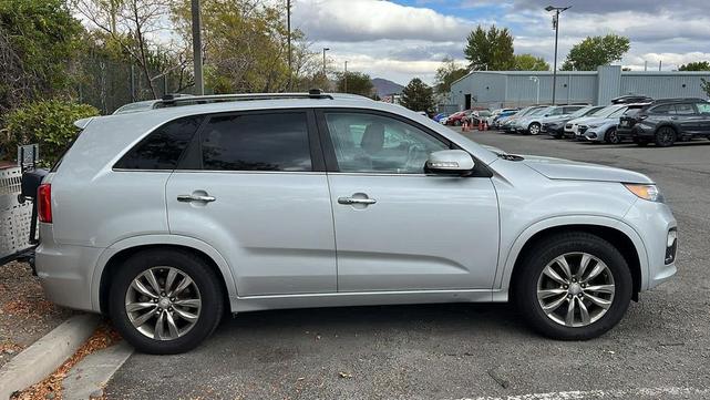 Photo of 2012 Bright Silver Kia Sorento