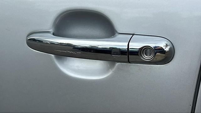 Photo of 2012 Bright Silver Kia Sorento