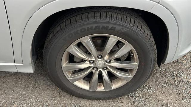 Photo of 2012 Bright Silver Kia Sorento