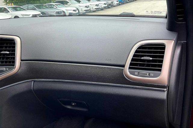 Photo of 2016 Velvet Red Pearlcoat Jeep Grand Cherokee