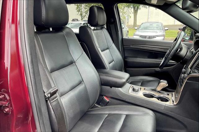 Photo of 2016 Velvet Red Pearlcoat Jeep Grand Cherokee