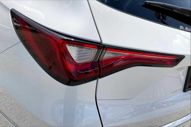 Photo of 2023 Platinum White Pearl Acura MDX