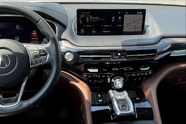 Photo of 2023 Platinum White Pearl Acura MDX
