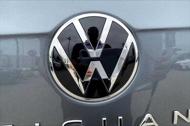 Photo of 2022 Platinum Gray Metallic Volkswagen Tiguan