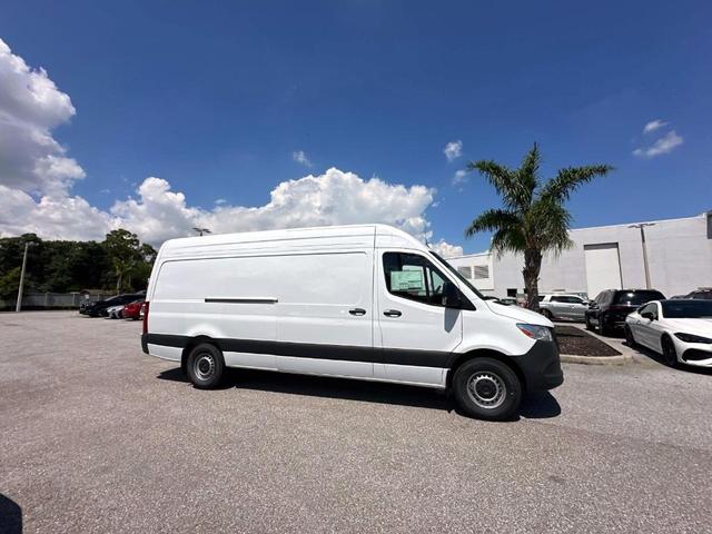 Photo of 2025 White Mercedes-Benz Sprinter 2500