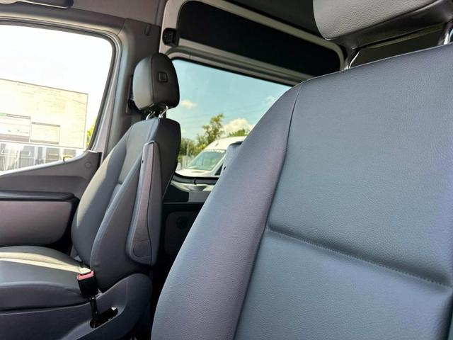 Photo of 2025 Silver Mercedes-Benz Sprinter 2500