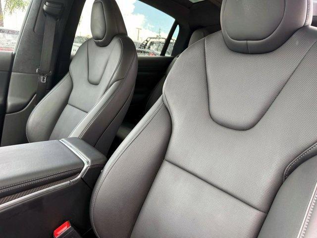 Photo of 2022 Black Tesla Model X