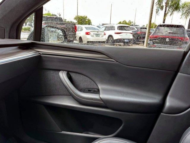 Photo of 2022 Black Tesla Model X