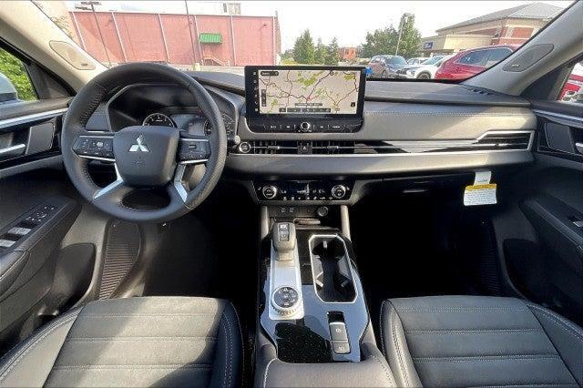 Photo of 2025 White Mitsubishi Outlander