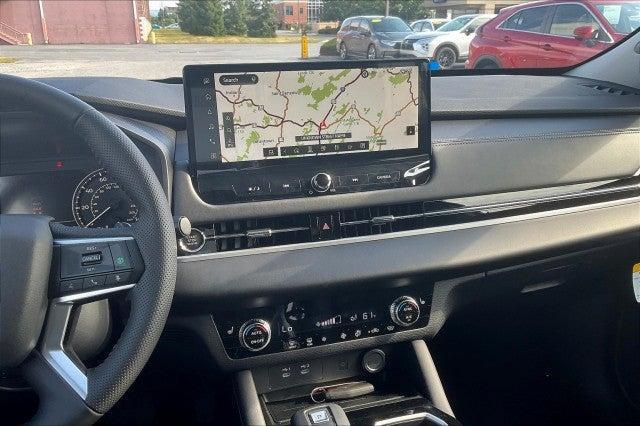 Photo of 2025 White Mitsubishi Outlander
