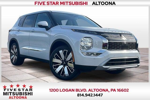Photo of 2025 White Mitsubishi Outlander
