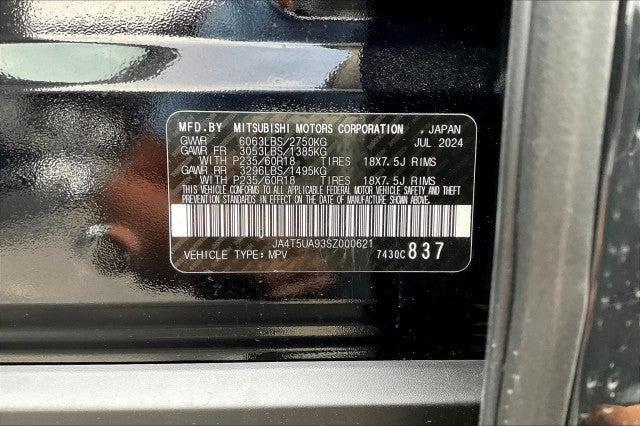 Photo of 2025 Labrador Black Pearl Mitsubishi Outlander