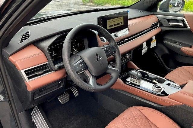 Photo of 2025 Gray Mitsubishi Outlander