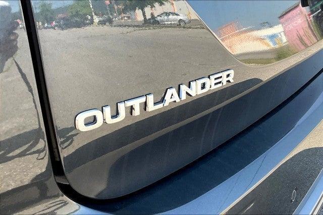 Photo of 2025 Gray Mitsubishi Outlander