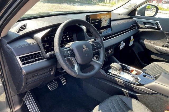 Photo of 2025 Gray Mitsubishi Outlander