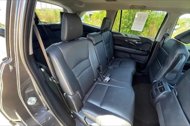 Photo of 2022 Gray Honda Pilot