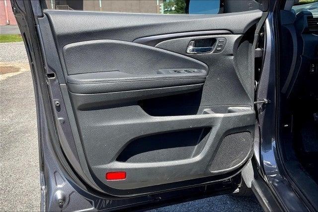 Photo of 2022 Gray Honda Pilot
