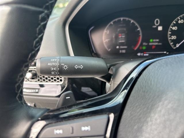 Photo of 2024 Platinum White Pearl Honda Civic