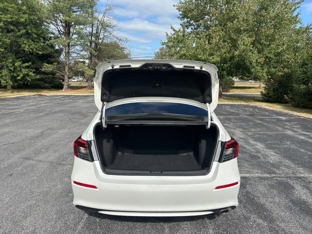 Photo of 2024 Platinum White Pearl Honda Civic