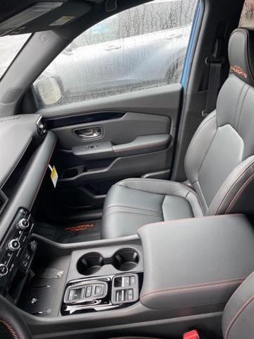 Photo of 2025 Platinum White Honda Pilot