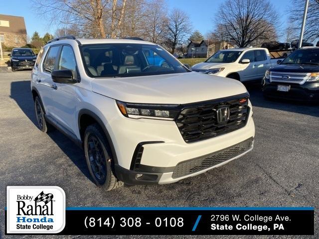 Photo of 2025 Platinum White Honda Pilot