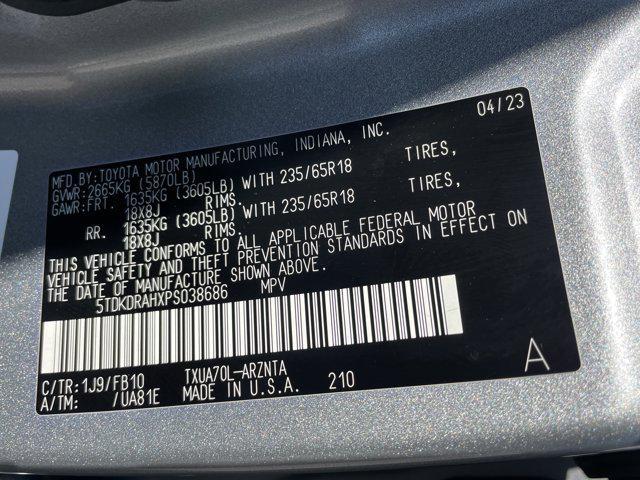 Photo of 2023 Celestial Silver Metallic Toyota Highlander