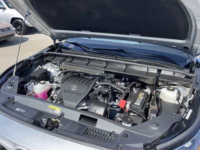 Photo of 2023 Celestial Silver Metallic Toyota Highlander