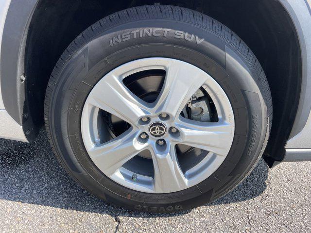 Photo of 2023 Celestial Silver Metallic Toyota Highlander